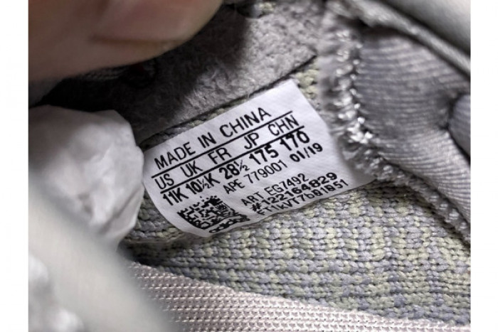 ad*s kids Y**zy 350 boost v2 “true form” kids-eg7492