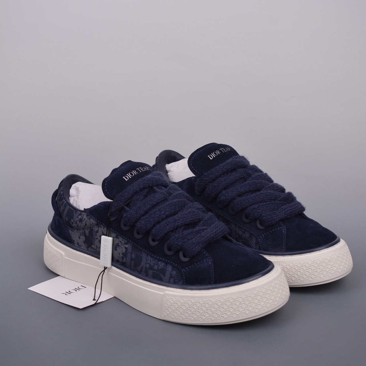 DR B33 SNEAKER