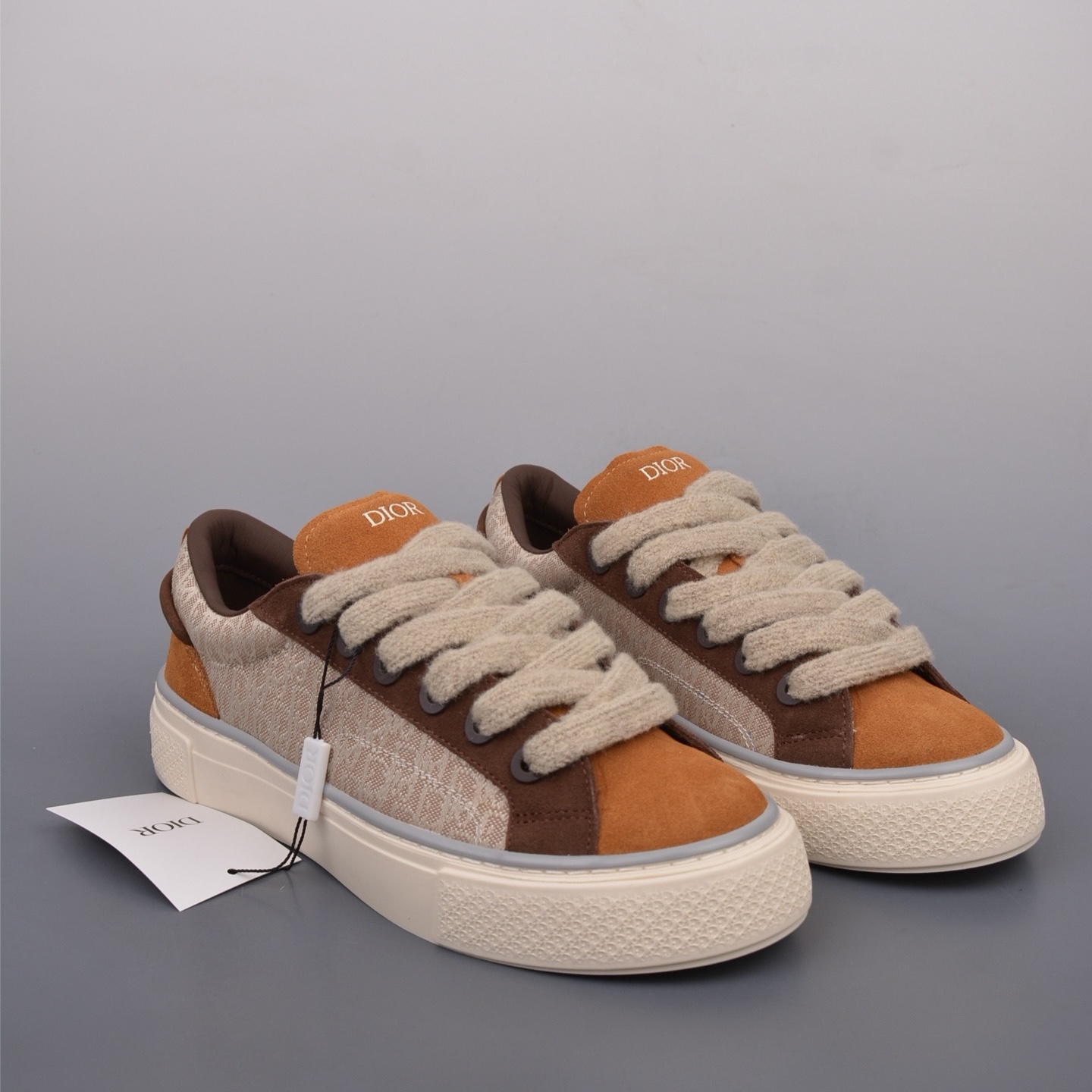 DR B33 SNEAKER
