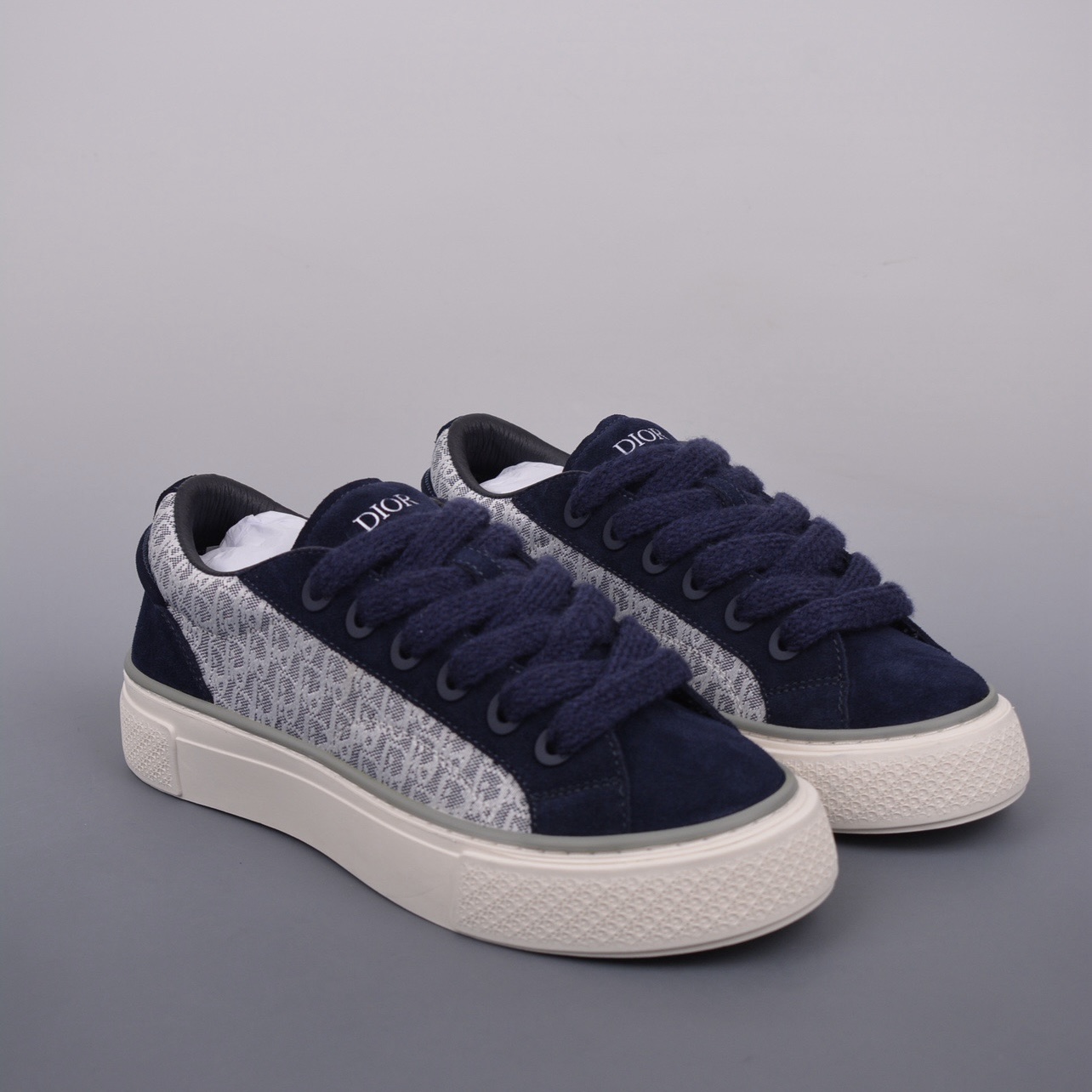 DR B33 SNEAKER